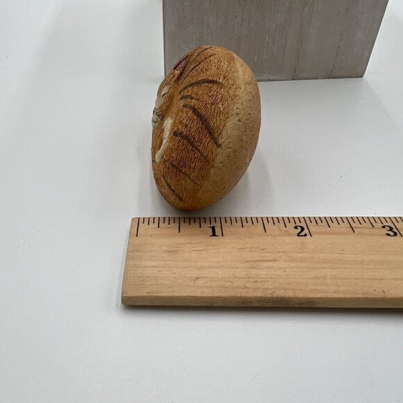 Ginger cat resin figurine looks like a rock paint - Picture 9 of 9